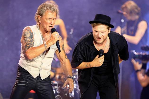 Peter Maffay und Johannes Oerding live bei einem Konzert der We Love Rock n Roll - Farewell Tour in der Red Bull Arena. Leipzig, 20.07.2024 *** Peter Maffay and Johannes Oerding live at a concert of the We Love Rock n Roll Farewell Tour at the Red Bull Arena Leipzig, 20 07 2024 Foto:xM.xWehnertx xFuturexImagex maffay_leipzig_4720