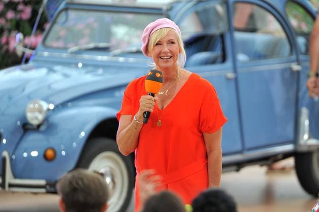 Entertainment Bilder des Tages ZDF - Fernsehgarten. Moderatorin Andrea Kiwi Kiewel während der ZDF - Unterhaltungsshow Fernsehgarten am 21.07.2024 in Mainz. 20240721MWI153571 *** ZDF Fernsehgarten presenter Andrea Kiwi Kiewel during the ZDF entertainment show Fernsehgarten on 21 07 2024 in Mainz 20240721MWI153571