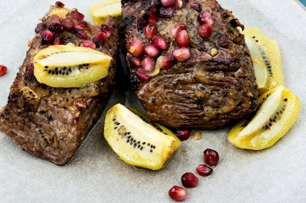 Cooked veal meat in kiwi and pomegranate sauce. Healthy food. Beef meat baked with kiwi and pomegranate. ,model released, Symbolfoto