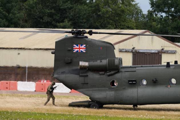 RAF Chinook display team giving a deployment demo. Featuring: Royal International Air Tattoo Where: Fairford, United Kingdom When: 21 Jul 2024 Credit: Andrew Bartlett Cover Images EDITORIAL USE ONLY. NOT FOR USE BY NEWSPAPERS BASED IN THE UK. Copyright: xx coverimg53972604