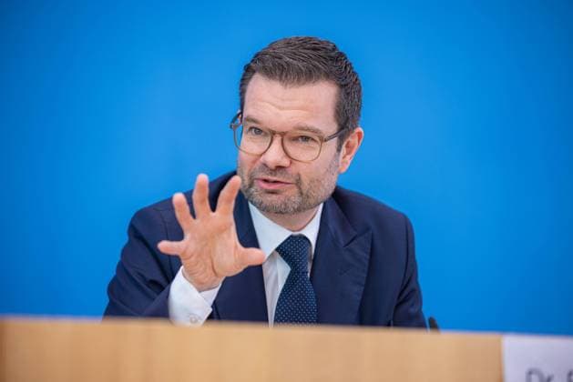 News Themen der Woche KW 30 News Bilder des Tages PK: Stärkung der Resilienz des Bundesverfassungsgerichtes Deutschland, Berlin am 23.07.2024: Bundesminister der Justiz und MdB Dr. Marco Buschmann (FDP) bei der Pressekonferenz in der Bundespressekonferenz. *** PK Strengthening the resilience of the Federal Constitutional Court of Germany, Berlin on 23 07 2024 Federal Minister of Justice and Member of Parliament Dr Marco Buschmann FDP at the press conference in the Federal Press Conference