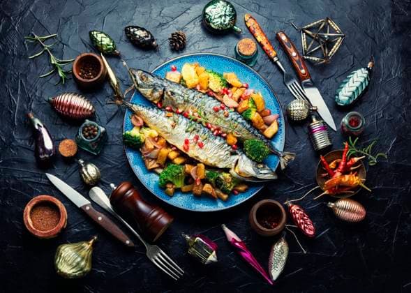 Baked mackerel fish with pineapple and broccoli. Festive food. Flat lay. Roasted mackerel fish, seafood ,model released, Symbolfoto