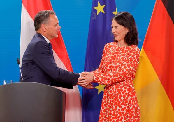 News Themen der Woche KW 30 News Bilder des Tages Caspar Veldkamp, Annalena Baerbock, Deutschland, Berlin, Pressebegegnung von Außenministerin Annalena Baerbock mit dem Außenminister der Niederlande, Caspar Veldkamp *** Caspar Veldkamp, Annalena Baerbock, Germany, Berlin, Press meeting between Foreign Minister Annalena Baerbock and the Foreign Minister of the Netherlands, Caspar Veldkamp