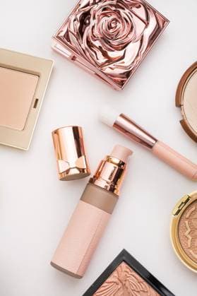 Set of luxury cosmetics for fashion make up on white background ,model released, Symbolfoto