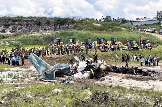 Bilder des Jahres 2024, News 07 Juli News Themen der Woche KW 30 News Bilder des Tages July 24, 2024: Rescuers work at the plane crash site near the Tribhuvan International Airport in Kathmandu, Nepal, on July 24, 2024. At least 18 people were killed and 1 injured after a passenger plane of Saurya Airlines aircraft heading from Kathmandu to Pokhara crashed during take off near the Nepal s Tribhuvan International Airport (TIA) on Wednesday morning , authorities confirmed. - ZUMAs233 20240724_zap_s233_012 Copyright: xSunilxSharmax