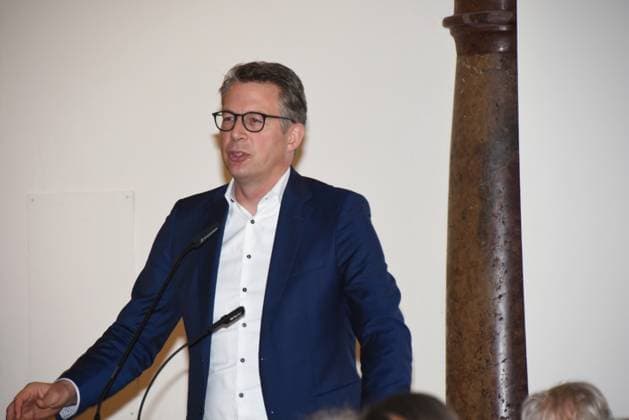 Markus Blume Staatsminister fuer Wissenschaft und Kunst Muenchen 24.07.2024 Innenhof der Alten Muenze, Hofgraben Verleihung der Denkmalschutzmedaille 2024 Staatsminister fuer Wissenschaft und Kunst Markus Blume und Prof. Mathias Pfeil, Generalkonservator des Bayerischen Landesamtes fuer Denkmalpflege ehren die Gewinner fuer ihre Verdienste um die Denkmalpflege Muenchen