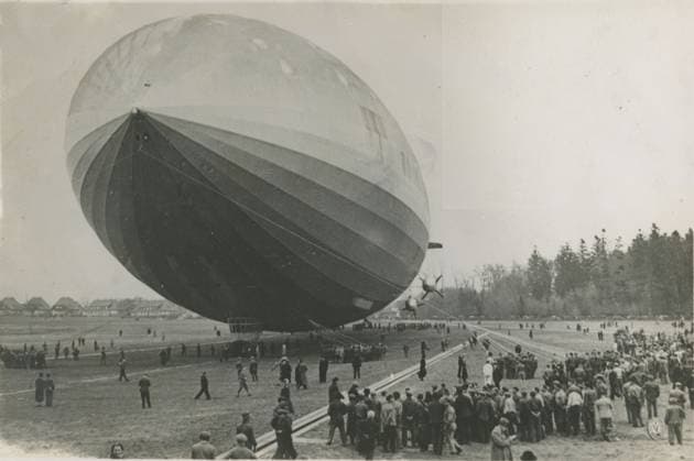 RECORD DATE NOT STATED LZ 129 Hindenburg at Lakehurst, New Jersey, on 11 May 19... LZ 129 Hindenburg at Lakehurst, New Jersey, on 11 May 1936 before its return flight to Europe.  Copyright: Copyrightx(c)Geminix2023.xCredit:xGemini 11356131