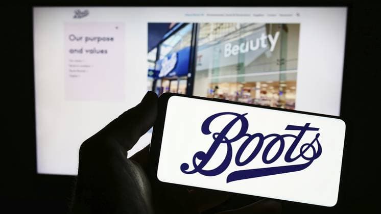 Stuttgart, Germany, 07-01-2023: Person holding smartphone with logo of British pharmacy company Boots UK Limited on screen in front of website. Focus on phone display, Europe Copyright: imageBROKER TimonxSchneider ibliqx10714102.jpg