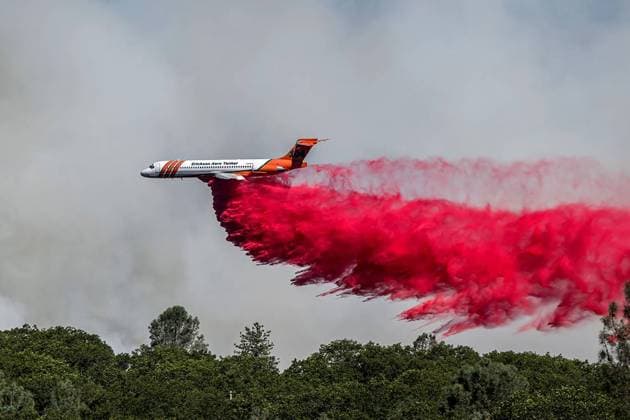 Bilder des Jahres 2024, News 07 Juli News Themen der Woche KW 30 July 25, 2024: An Erickson Aero Tanker drops retardant on the Park Fire near Cohasset Road east of Chico on Thursday, July 25, 2024. - ZUMAm67_ 20240725_zaf_m67_014 Copyright: xHectorxAmezcuax