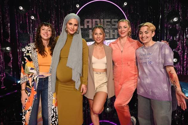 Entertainment Themen der Woche KW 30 Entertainment Bilder des Tages Giada Severini, l-r, Anissa Loucif, Negah Amiri, Kristina Bogansky und Neo Kubitza zu Gast bei der ARD Show Ladies Night Youngstars, eine Sonderausgabe von Ladies Night der einzigen Comedy- und Kabarettshow mit rein weiblicher Besetzung im deutschsprachigen Fernsehen. Hier zeigen junge Künstlerinnen Einblick in Ihre Lebensansichten. Sendetermin 06.09.2024 ARD *** Giada Severini, l r, Anissa Loucif, Negah Amiri, Kristina Bogansky and Neo Kubitza as guests on the ARD show Ladies Night Youngstars, a special edition of Ladies Night, the only comedy and cabaret show with an all-female cast on German-language television Here, young female artists give an insight into their views on life Broadcast date 06 09 2024 ARD