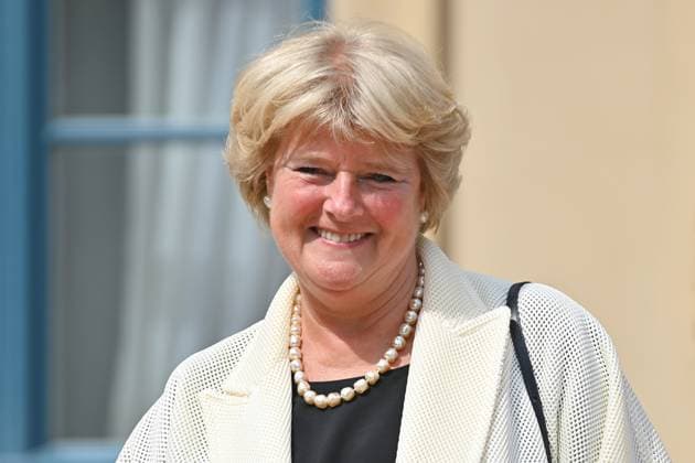 Monika GRUETTERS, Einzelbild,angeschnittenes Einzelmotiv,Portraet,Portrait,Porträt. Eroeffnung der Bayreuther Richard Wagner Festspiele 2024 Roter Teppich am 25.07.2024.. Gruener Huegel,