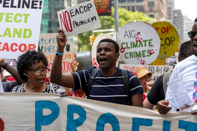Bilder des Jahres 2024, News 07 Juli News Themen der Woche KW 30 July 26, 2024, New York, New York, USA: Ugandan climate activist HILLARY TAYLOR SEGUYA holds a sign that reads NO EACOP NO PROBLEM. East coast climate activists and Ugandan and Tanzanian climate leaders chant while holding banners and signs as they march through midtown Manhattan calling for insurance companies based in New York City to stop insuring EACOP (East African Crude Oil Pipeline,) the world s largest fossil fuel pipeline. The protest is part of the Summer Of Heat campaign against Wall Street s investment in fossil fuels. New York USA - ZUMAr174 20240726_znp_r174_005 Copyright: xGinaxMxRandazzox