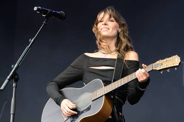 Holly Humberstone at Truck Festival - Friday 26th July 2024 Holly Humberstone at Truck Festival - Friday 26th July 2024 Truck Festival 2023 will take place in the idyllic Oxfordshire countryside from 26 to 28 July 2024. Often described as the Godfather of the small music festivals, the Truck Festival has been featuring some of the biggest and best emerging artists since 1998. The festival takes place at Hill Farm, Steventon, Oxfordshire, OX13 6AB. Photography by Hannah Meadows for RETNA, Credit:Hannah Meadows Photography Avalon  Copyright: xHannahxMeadowsxPhotographyx xAvalonx 0892984150