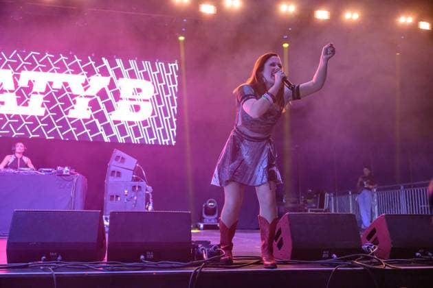 Katy B at Truck Festival - Friday 26th July 2024 Katy B at Truck Festival - Friday 26th July 2024 Truck Festival 2023 will take place in the idyllic Oxfordshire countryside from 26 to 28 July 2024. Often described as the Godfather of the small music festivals, the Truck Festival has been featuring some of the biggest and best emerging artists since 1998. The festival takes place at Hill Farm, Steventon, Oxfordshire, OX13 6AB. Photography by Hannah Meadows for RETNA, Credit:Hannah Meadows Photography Avalon  Copyright: xHannahxMeadowsxPhotographyx xAvalonx 0892984896