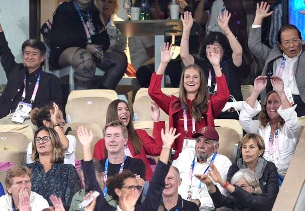 Entertainment Themen der Woche KW 30 Entertainment Bilder des Tages 27-07-2024 Spain Princess Leonor and Princess Sofia pictured at the tennis match between Rafael Nadal and Carlos Alcaraz against Andres Molteni and Maximo Gonzalez of Argentina during the mens double at the Paris 2024 Olympic Games in Paris, France. Â  Copyright: xPPEx