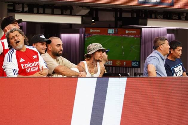Celebrity Arsenal fan Justin Bieber watches Arsenal v Manchester United in the Rivals in Red match at SoFi Stadium Celebrity Arsenal fan Justin Bieber watches Arsenal v Manchester United in the Rivals in Red match at SoFi Stadium, Los Angeles, USA, on 27 July 2024., Credit:Jerry Perez Avalon  Copyright: xJerryxPerezx xAvalonx 0893240072