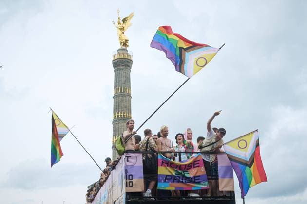 Berlin, CSD- Pride Parade Eindrücke vom der Christopher Street Day (CSD) - Pride Parade am 27.07.2024 unter dem Motto Nur gemeinsam stark - für Demokratie und Vielfalt in Berlin. Berlin Berlin Deutschland *** Berlin, CSD Pride Parade Impressions of the Christopher Street Day CSD Pride Parade on 27 07 2024 under the motto Only strong together for democracy and diversity in Berlin Berlin Berlin Germany