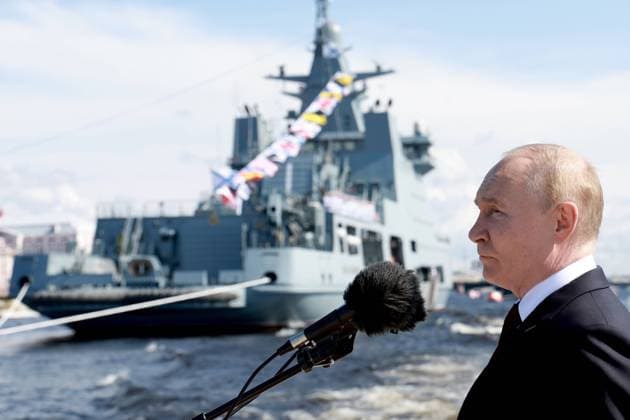 News Themen der Woche KW 30 RUSSIA, ST PETERSBURG - JULY 28, 2024: Russia s President Vladimir Putin attends the Main Naval Parade on Russian Navy Day. Vyacheslav Prokofyev Russian Presidential Press and Information Office TASS  72457319