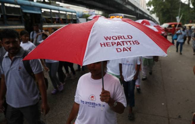 World Hepatitis Day A student is holding an umbrella to cover from monsoon rain as she is taking part in an awareness rally during World Hepatitis Day in Kolkata, India, on July 28, 2024. The theme for 2024, It s Time for Action, is highlighting the urgent need for swift and decisive measures to tackle hepatitis on a global scale. Kolkata India  Copyright: xRupakxDexChowdhurix originalFilename: chowdhuri-notitle240728_npi57.jpg