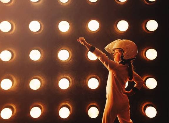 Creative Highlights Symbolbilder Cheerful excited child in white spacesuit and helmet standing with arm raised against spaceship wall with glowing round glowing lamps Copyright: imageBROKER DashaxPetrenko ibxiqx10539402.jpg ,model released, Symbolfoto ,property released