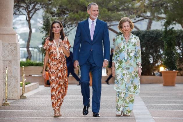 Entertainment Bilder des Tages Royals Host Dinner For Authorities - Palma De Mallorca King Felipe VI, Queen Letizia and Queen Sofia of Spain host a dinner for authorities at the Marivent Palace on July 29, 2024 in Palma de Mallorca, Spain. Photo by Archie Andrews ABACAPRESS.COM Palma de Mallorca Spain  Copyright: xAndrewsxArchie ABACAx