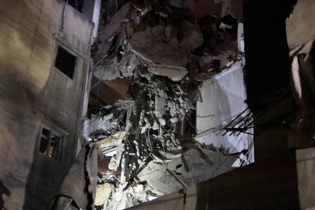 News Themen der Woche KW31 News Bilder des Tages (240730) -- BEIRUT, July 30, 2024 -- A building is seen destroyed after being struck in an Israeli attack in the southern suburb of Beirut, Lebanon, on July 30, 2024. Israel s army announced on Tuesday that it killed Hezbollah s top military commander, Fouad Shokor, in an airstrike in Beirut, saying the assassination was a retaliation for a cross-border rocket that killed 12 youngsters on Saturday. Hezbollah, a Lebanese militant group and political party, did not immediately confirm his condition. Earlier Lebanese media reports said the attack targeting Shokor was missed. ) LEBANON-BEIRUT-ISRAEL-STRIKE BilalxJawich 