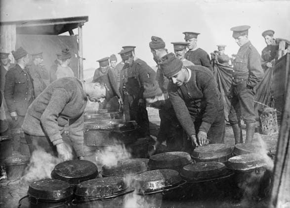RECORD DATE NOT STATED British at Etaples, Feb. 1915 (date created or published later). British soldiers at E?taples, France during World War I. Copyright:xHeritagexArt HeritagexImagesxBainxNewsxServicex IMAGO, ! ACHTUNG: AUFNAHMEDATUM GESCHÄTZT!  Copyright:HeritagexArt HeritagexImagesxBainxNewsxServicex IMAGO