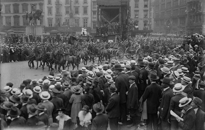 RECORD DATE NOT STATED Recruiting Parade, 1917. A parade during World War I in Union Square, New York City. Copyright:xHeritagexArt HeritagexImagesxBainxNewsxServicex IMAGO, ! ACHTUNG: AUFNAHMEDATUM GESCHÄTZT!  Copyright:HeritagexArt HeritagexImagesxBainxNewsxServicex IMAGO