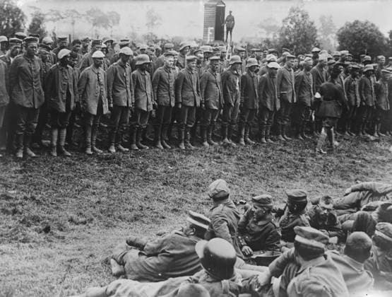 RECORD DATE NOT STATED German prisoners lined up for examination, 8 Jun 1917. German prisoners taken during the Battle of Messines, June 8, 1917 during World War I. Copyright:xHeritagexArt HeritagexImagesxBainxNewsxServicex IMAGO, ! ACHTUNG: AUFNAHMEDATUM GESCHÄTZT!  Copyright:HeritagexArt HeritagexImagesxBainxNewsxServicex IMAGO