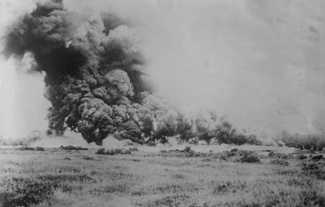 RECORD DATE NOT STATED British liquid fire attack, 7 Jul 1917. Liquid fire demonstration during King George V s visit to the Gas School, Helfaut, France, July 7, 1917 during World War I. Copyright:xHeritagexArt HeritagexImagesxBainxNewsxServicex IMAGO, ! ACHTUNG: AUFNAHMEDATUM GESCHÄTZT!  Copyright:HeritagexArt HeritagexImagesxBainxNewsxServicex IMAGO