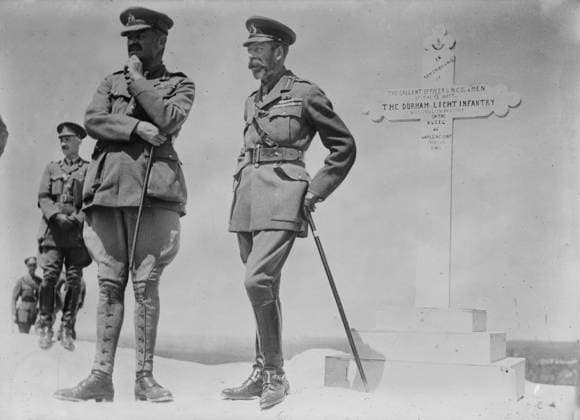 RECORD DATE NOT STATED King George V on Butte De Warlencourt, 12 Jul 1917. King George V with General Sir Julian Byng, Commander of the Third Army at the 6th Battalion, Durham Light Infantry Memorial, Butte de Warlencourt, Le Sars, France, July 12 1917. Copyright:xHeritagexArt HeritagexImagesxBainxNewsxServicex IMAGO, ! ACHTUNG: AUFNAHMEDATUM GESCHÄTZT!  Copyright:HeritagexArt HeritagexImagesxBainxNewsxServicex IMAGO