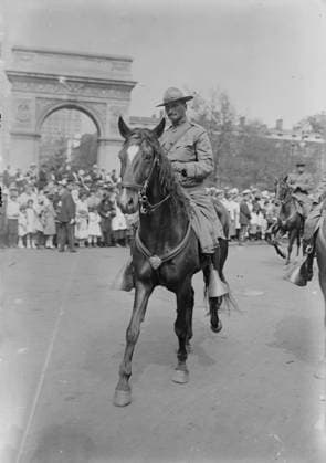 RECORD DATE NOT STATED Col. John J. Byrne, 31 Aug 1917 (date created or published later). Colonel John J. Byrne, the Commander of the Ninth Coast Defense (Coast Artillery Corps) during a parade of the 27th Division (National Guard of New York) on August 30, 1917 in New York City. Copyright:xHeritagexArt HeritagexImagesxBainxNewsxServicex IMAGO, ! ACHTUNG: AUFNAHMEDATUM GESCHÄTZT!  Copyright:HeritagexArt HeritagexImagesxBainxNewsxServicex IMAGO