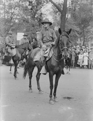 RECORD DATE NOT STATED Col. Sidney Grant, 31 Aug 1917 (date created or published later). Sidney Grant, Commander of the Thirteenth Coast Defense (Coast Artillery Corps) during a parade of the 27th Division (National Guard of New York) on August 30, 1917 in New York City. Copyright:xHeritagexArt HeritagexImagesxBainxNewsxServicex IMAGO, ! ACHTUNG: AUFNAHMEDATUM GESCHÄTZT!  Copyright:HeritagexArt HeritagexImagesxBainxNewsxServicex IMAGO