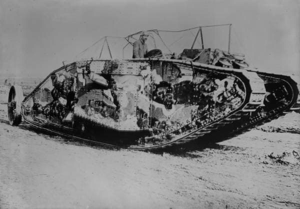RECORD DATE NOT STATED British tank, 15 Sept. 1916. A British tank at the Battle of Flers-Courcelette, in the Somme, France on September 15, 1916 during World War I. Copyright:xHeritagexArt HeritagexImagesxBainxNewsxServicex IMAGO, ! ACHTUNG: AUFNAHMEDATUM GESCHÄTZT!  Copyright:HeritagexArt HeritagexImagesxBainxNewsxServicex IMAGO