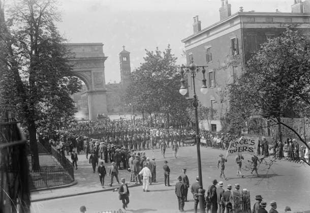 RECORD DATE NOT STATED Drafted men, 4 Sept 1917. Drafted U.S. Army recruits of Boyce s Tigers marching near the Washington Square Arch in New York City, September 4, 1917. Copyright:xHeritagexArt HeritagexImagesxBainxNewsxServicex IMAGO, ! ACHTUNG: AUFNAHMEDATUM GESCHÄTZT!  Copyright:HeritagexArt HeritagexImagesxBainxNewsxServicex IMAGO
