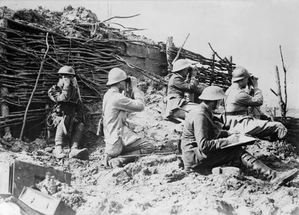 RECORD DATE NOT STATED British & French artillery observers, between 1915 and 1918. French and British military observers during World War I. Copyright:xHeritagexArt HeritagexImagesxBainxNewsxServicex IMAGO, ! ACHTUNG: AUFNAHMEDATUM GESCHÄTZT!  Copyright:HeritagexArt HeritagexImagesxBainxNewsxServicex IMAGO