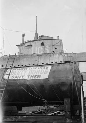 RECORD DATE NOT STATED German U-Boat in N.Y., 25 Oct 1917 (date created or published later). The SM UC-5, a German Type UC I minelayer submarine (U-boat) which was captured by the Allies, brought to New York City and renamed U-Buy-a-Bond. The submarine took part in the Liberty Loan Parade in New York City on October 25, 1917. Copyright:xHeritagexArt HeritagexImagesxBainxNewsxServicex IMAGO, ! ACHTUNG: AUFNAHMEDATUM GESCHÄTZT!  Copyright:HeritagexArt HeritagexImagesxBainxNewsxServicex IMAGO