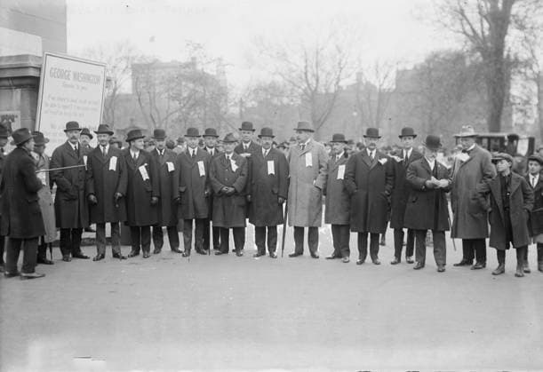 RECORD DATE NOT STATED Liberty Loan parade, 25 Oct 1917. Shows (left to right) Thomas William Lamont, Jr.; William Woodward, president Hanover National Bank; Charles H. Sabin, president Guaranty Trust Company; Martin Vogel, assistant treasurer United States; Gates W. McGarrah, president Mechanics and Metals Bank; James S. Alexander, president National Bank of Commerce; M. Schiff of Kuhn, Loeb & Co.; Allen B. Forbes of Harris, Forbes & Co.; Seward Prosser, president Bankers Trust Company; Albert H. Wiggins, president Chase National Bank; J.P. Morgan; ; Walter E. Frew, president Corn Exchange Bank; James N. Wallace, president Central Trust Company; Charles V. Rich, vice president National City Bank; ; Jacob H. Schiff, Kuhn, Loeb & Co. The members of the Liberty Lo  Copyright:HeritagexArt HeritagexImagesxBainxNewsxServicex IMAGO