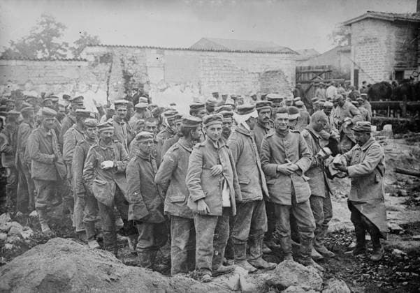 RECORD DATE NOT STATED German prisoners, France, between c1915 and 1918. German prisoners of war in France during World War I. Copyright:xHeritagexArt HeritagexImagesxBainxNewsxServicex IMAGO, ! ACHTUNG: AUFNAHMEDATUM GESCHÄTZT!  Copyright:HeritagexArt HeritagexImagesxBainxNewsxServicex IMAGO