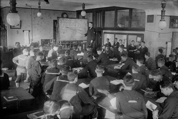 RECORD DATE NOT STATED Lecture room, Mar 1918. The Engineers Submarine Chaser Training School which was established by the Navy Department at Columbia Univeristy and was featured in an article in the New York Tribune, March 27, 1918 called Engineers are eager to chase submarines. . Copyright:xHeritagexArt HeritagexImagesxBainxNewsxServicex IMAGO, ! ACHTUNG: AUFNAHMEDATUM GESCHÄTZT!  Copyright:HeritagexArt HeritagexImagesxBainxNewsxServicex IMAGO