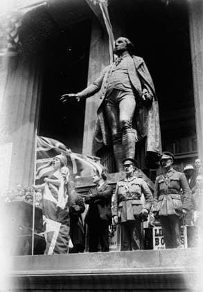 RECORD DATE NOT STATED Cecil Arden, May 1918. Cecil Arden (1894-1989), an American mezzo-soprano and contralto opera singer, appearing at a World War I Liberty Bond rally in front of Federal Hall, Wall Street, New York City. Arden sang God Save the King. Behind Arden is Rabbi Stephen S. Wise. Copyright:xHeritagexArt HeritagexImagesxBainxNewsxServicex IMAGO, ! ACHTUNG: AUFNAHMEDATUM GESCHÄTZT!  Copyright:HeritagexArt HeritagexImagesxBainxNewsxServicex IMAGO