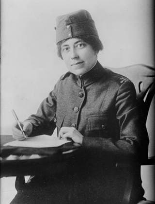 RECORD DATE NOT STATED Irene McIntyre, between c1915 and c1920. Salvation Army worker Irene McIntyre of Mount Vernon, New York who worked on the front lines in France during World War I. Copyright:xHeritagexArt HeritagexImagesxBainxNewsxServicex IMAGO, ! ACHTUNG: AUFNAHMEDATUM GESCHÄTZT!  Copyright:HeritagexArt HeritagexImagesxBainxNewsxServicex IMAGO