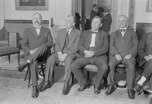 RECORD DATE NOT STATED Healy, Fitzgerald, Mahon, Frayne, 1916. Shows Timothy Healy, William B. Fitzgerald, William D. Mahon, Hugh Frayne (general organizer in New York for the American Federation of Labor) and Louis Fridiger (cut off on right). Probably taken during the streetcar strike in New York City which took place in July and August of 1916. Fitzgerald, Mahon and Fridiger represented the Amalgamated Association of Street Railway Employees of America. Copyright:xHeritagexArt HeritagexImagesxBainxNewsxServicex IMAGO, ! ACHTUNG: AUFNAHMEDATUM GESCHÄTZT!  Copyright:HeritagexArt HeritagexImagesxBainxNewsxServicex IMAGO