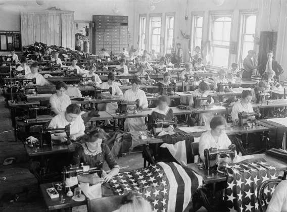 RECORD DATE NOT STATED Flag shop, Navy Yard, 1917. Shows women making flags on sewing machines at the Brooklyn Navy Yard, Brooklyn, New York. Copyright:xHeritagexArt HeritagexImagesxBainxNewsxServicex IMAGO, ! ACHTUNG: AUFNAHMEDATUM GESCHÄTZT!  Copyright:HeritagexArt HeritagexImagesxBainxNewsxServicex IMAGO