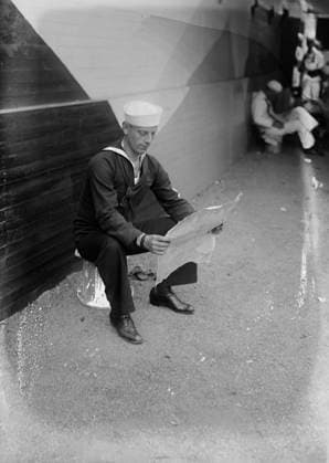 RECORD DATE NOT STATED W.J. Reilly, 1917 or 1918. William J. Reilly, sergeant in the Navy and vaudeville performer, who recorded patriotic songs as Sailor Reilly. He is on the USS Recruit, a wooden mockup of a battleship built in Union Square, New York City by the Navy to recruit seamen and sell Liberty Bonds during World War I. Copyright:xHeritagexArt HeritagexImagesxBainxNewsxServicex IMAGO, ! ACHTUNG: AUFNAHMEDATUM GESCHÄTZT!  Copyright:HeritagexArt HeritagexImagesxBainxNewsxServicex IMAGO