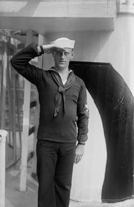 RECORD DATE NOT STATED W.J. Reilly, 1917 or 1918. William J. Reilly, sergeant in the Navy and vaudeville performer, who recorded patriotic songs as Sailor Reilly. He is on the USS Recruit, a wooden mockup of a battleship built in Union Square, New York City by the Navy to recruit seamen and sell Liberty Bonds during World War I. Copyright:xHeritagexArt HeritagexImagesxBainxNewsxServicex IMAGO, ! ACHTUNG: AUFNAHMEDATUM GESCHÄTZT!  Copyright:HeritagexArt HeritagexImagesxBainxNewsxServicex IMAGO