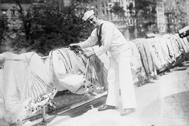 RECORD DATE NOT STATED W.J. Reilly, 1917 or 1918. William J. Reilly, sergeant in the Navy and vaudeville performer, who recorded patriotic songs as Sailor Reilly. He is on the USS Recruit, a wooden mockup of a battleship built in Union Square, New York City by the Navy to recruit seamen and sell Liberty Bonds during World War I. Copyright:xHeritagexArt HeritagexImagesxBainxNewsxServicex IMAGO, ! ACHTUNG: AUFNAHMEDATUM GESCHÄTZT!  Copyright:HeritagexArt HeritagexImagesxBainxNewsxServicex IMAGO