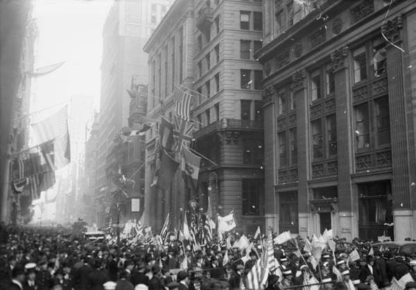 RECORD DATE NOT STATED Peace Hurrah, 11 Nov 1918 (date created or published later). Parade and crowds in the streets in New York City after the Armistice of November 11, 1918 which ended World War I in western Europe. Copyright:xHeritagexArt HeritagexImagesxBainxNewsxServicex IMAGO, ! ACHTUNG: AUFNAHMEDATUM GESCHÄTZT!  Copyright:HeritagexArt HeritagexImagesxBainxNewsxServicex IMAGO