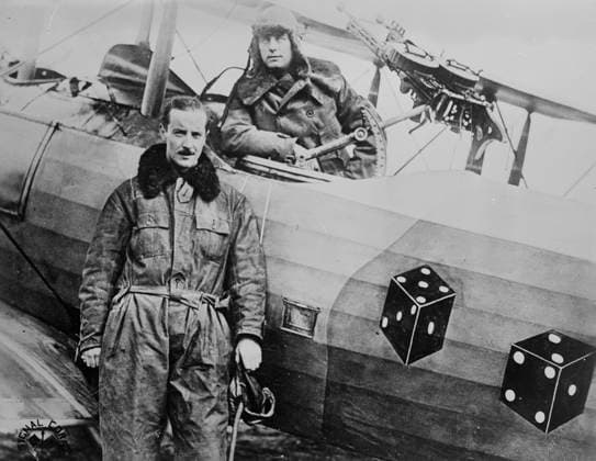RECORD DATE NOT STATED Capt. W.C. Schauffler Jr. & Lt. F.A. Tillman , 18 Nov 1918. Captain W.G. Schauffler, Jr. standing and Lieutenant Fred A. Tillman in the seat of a Ninetieth Aero Squadron (Pair-a-Dice Squadron) airplane (Salmson 2A2). The gun on the airplane is a double Lewis machine gun. Photograph was taken in Bethelainville, Meuse, France on November 18, 1918 after World War I. Copyright:xHeritagexArt HeritagexImagesxBainxNewsxServicex IMAGO, ! ACHTUNG: AUFNAHMEDATUM GESCHÄTZT!  Copyright:HeritagexArt HeritagexImagesxBainxNewsxServicex IMAGO