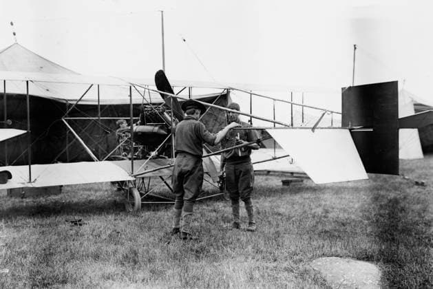 RECORD DATE NOT STATED Army aeroplane - war games Lt. Geiger, 8 10 12, 1912. Shows Lieutenant Harold E. Geiger, a pioneer aviator. Copyright:xHeritagexArt HeritagexImagesxBainxNewsxServicex IMAGO, ! ACHTUNG: AUFNAHMEDATUM GESCHÄTZT!  Copyright:HeritagexArt HeritagexImagesxBainxNewsxServicex IMAGO